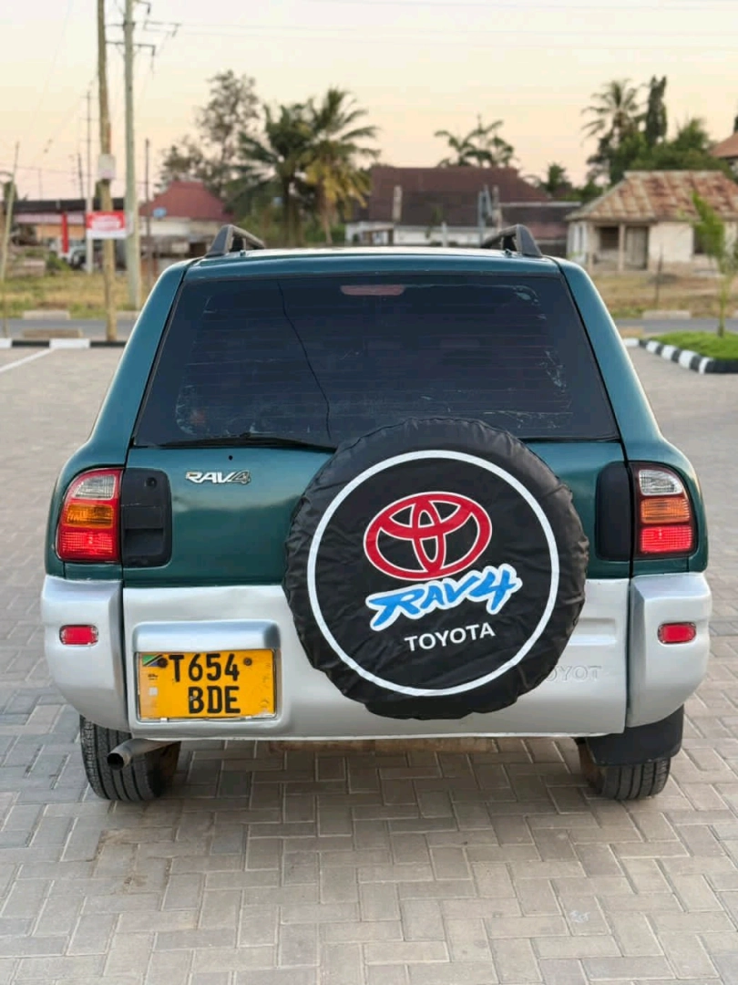 Toyota RAV4 SUV Old Model (Green) thumbnail 3