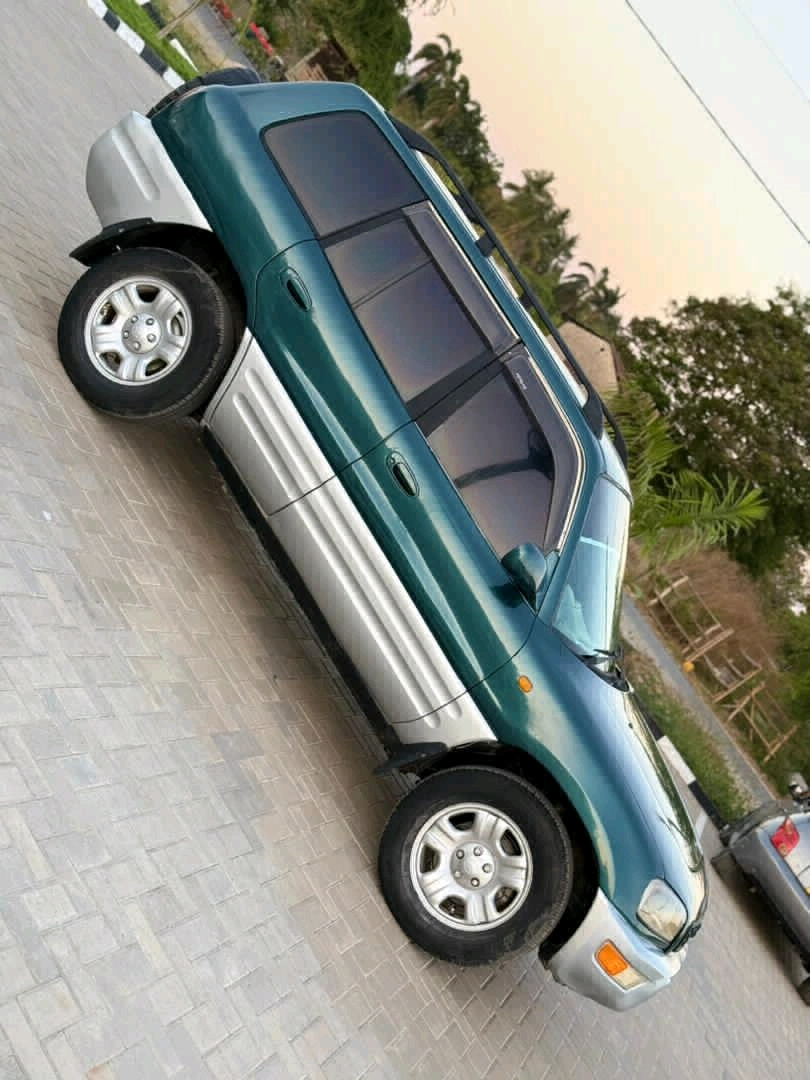 Toyota RAV4 SUV Old Model (Green) thumbnail 6