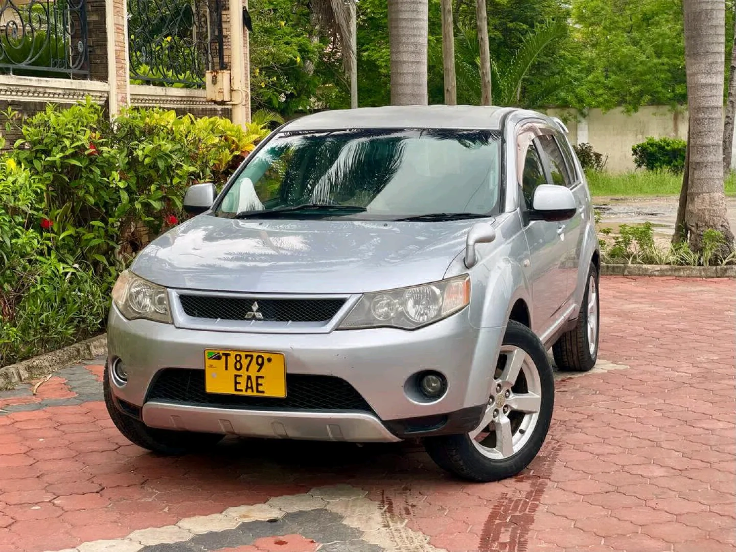 Mitsubishi Outlander SUV 2009, Automatic, EAE thumbnail 2