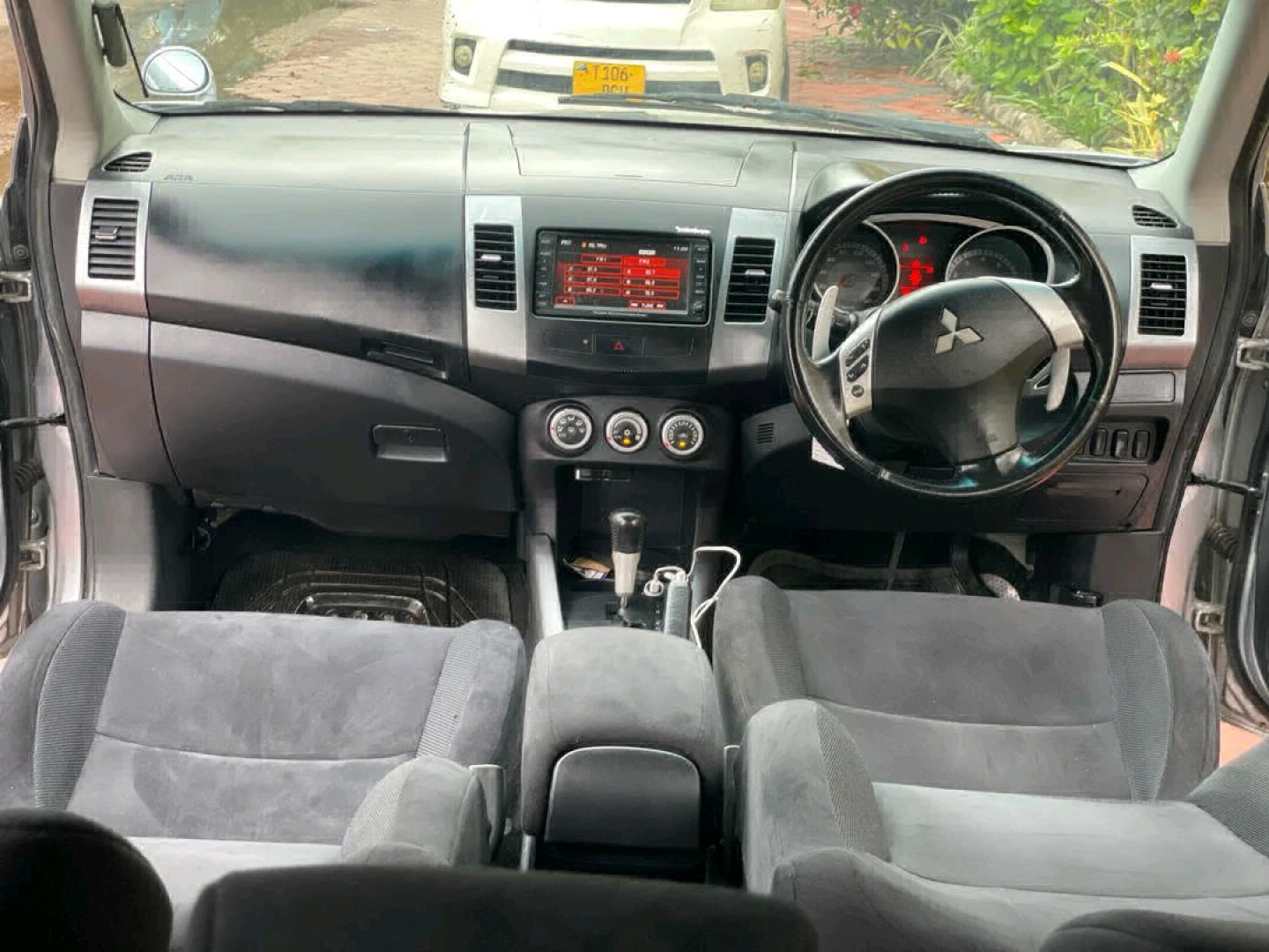 Mitsubishi Outlander SUV 2009, Automatic, EAE thumbnail 6