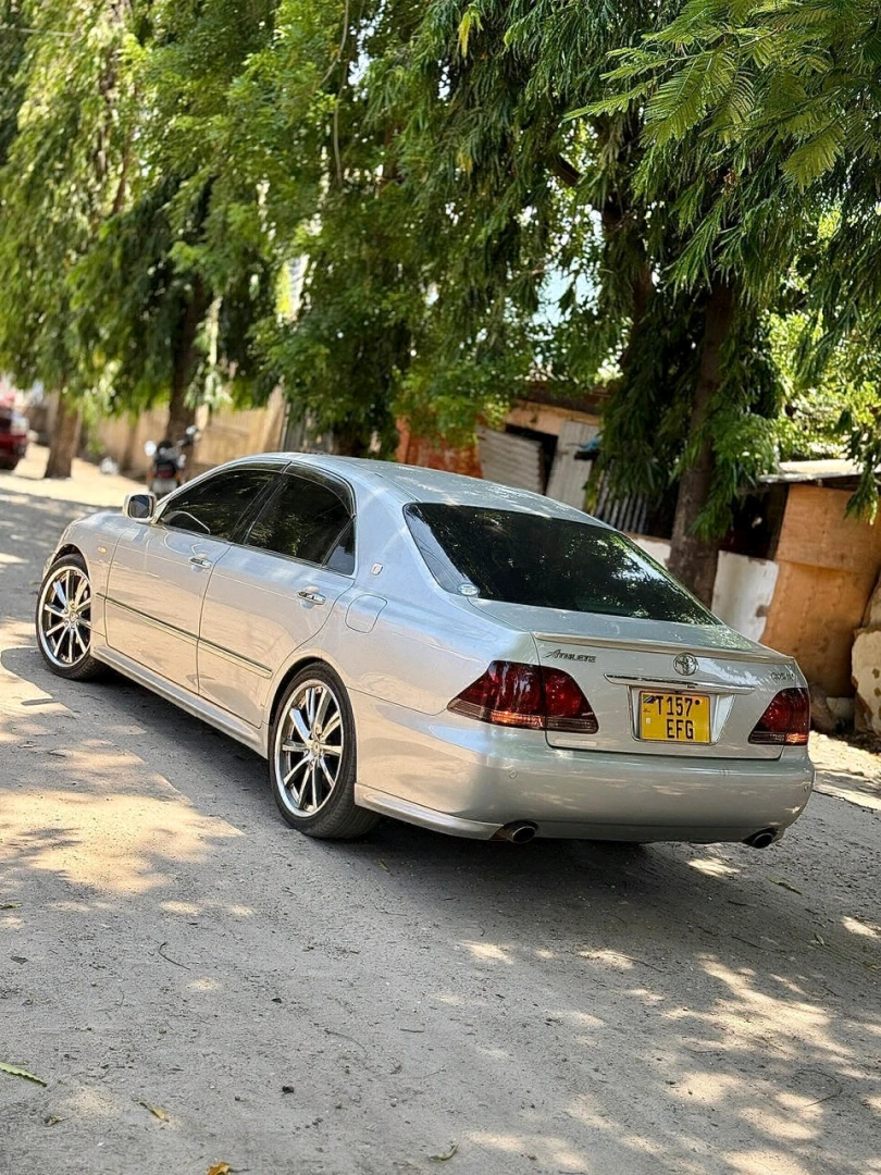 Toyota Crown Athlete 2005 Sedan thumbnail 2