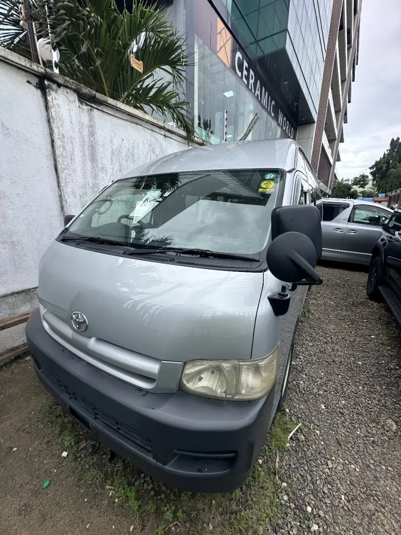 Toyota Hiace Van 2009