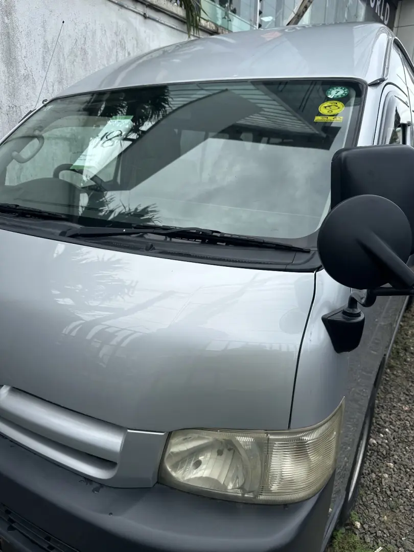 Toyota Hiace Van 2009 thumbnail 2