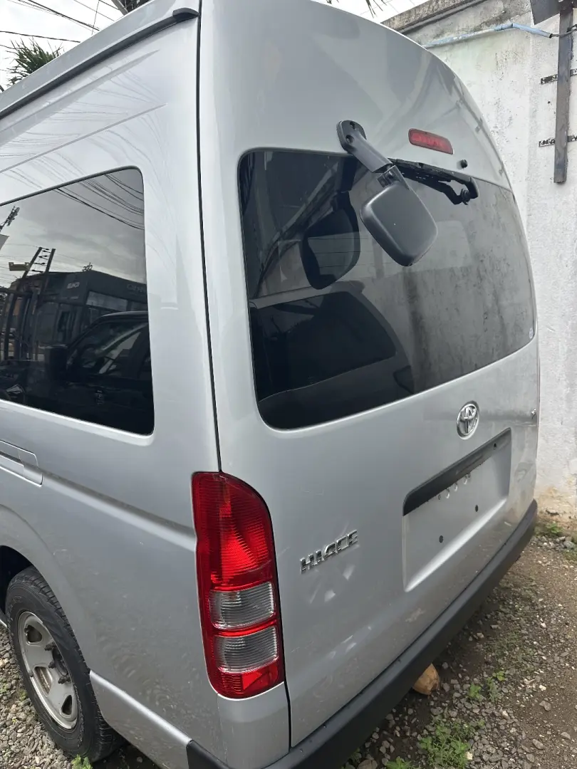 Toyota Hiace Van 2009 thumbnail 4