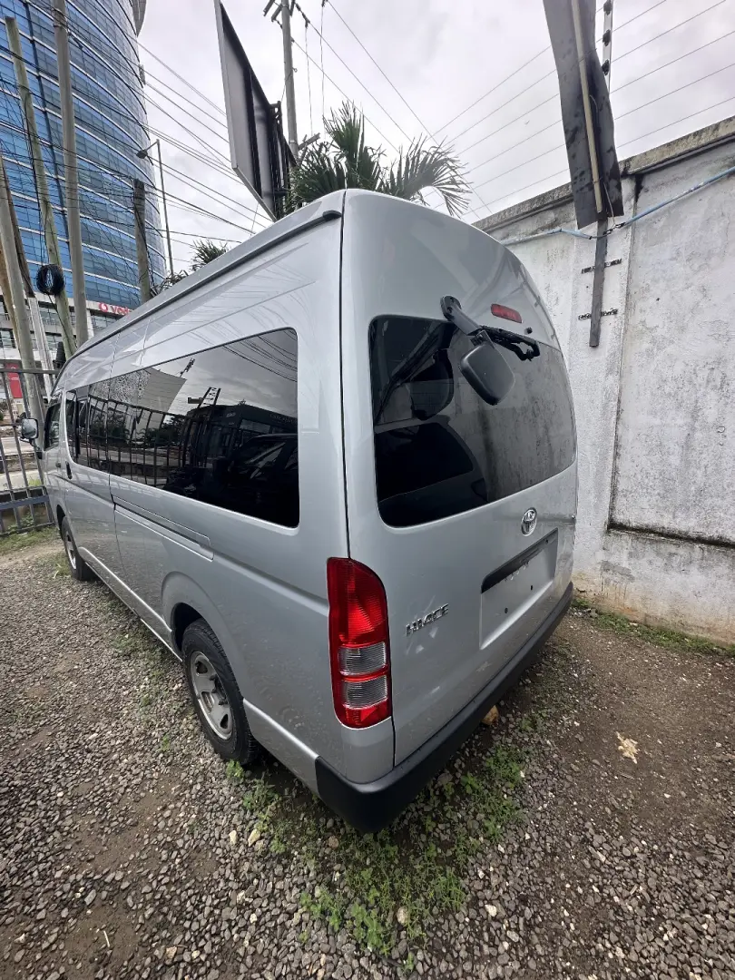 Toyota Hiace Van 2009 thumbnail 5