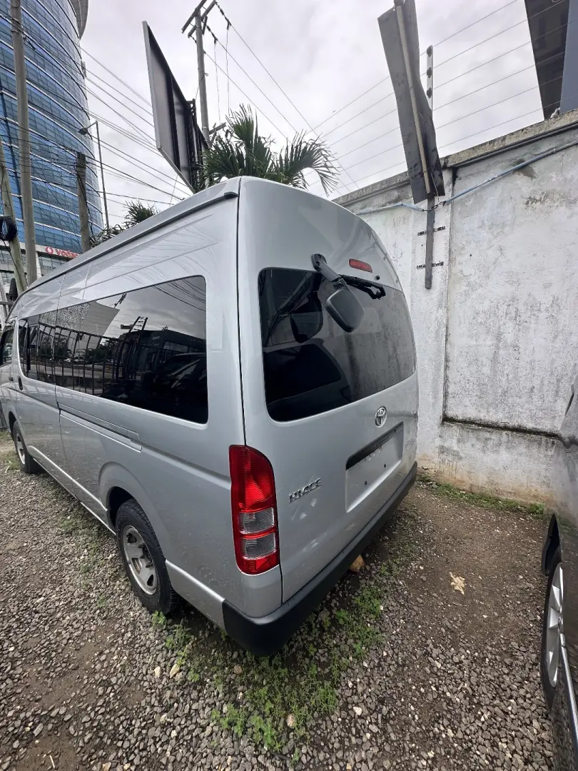 Toyota Hiace Van 2009 thumbnail 6