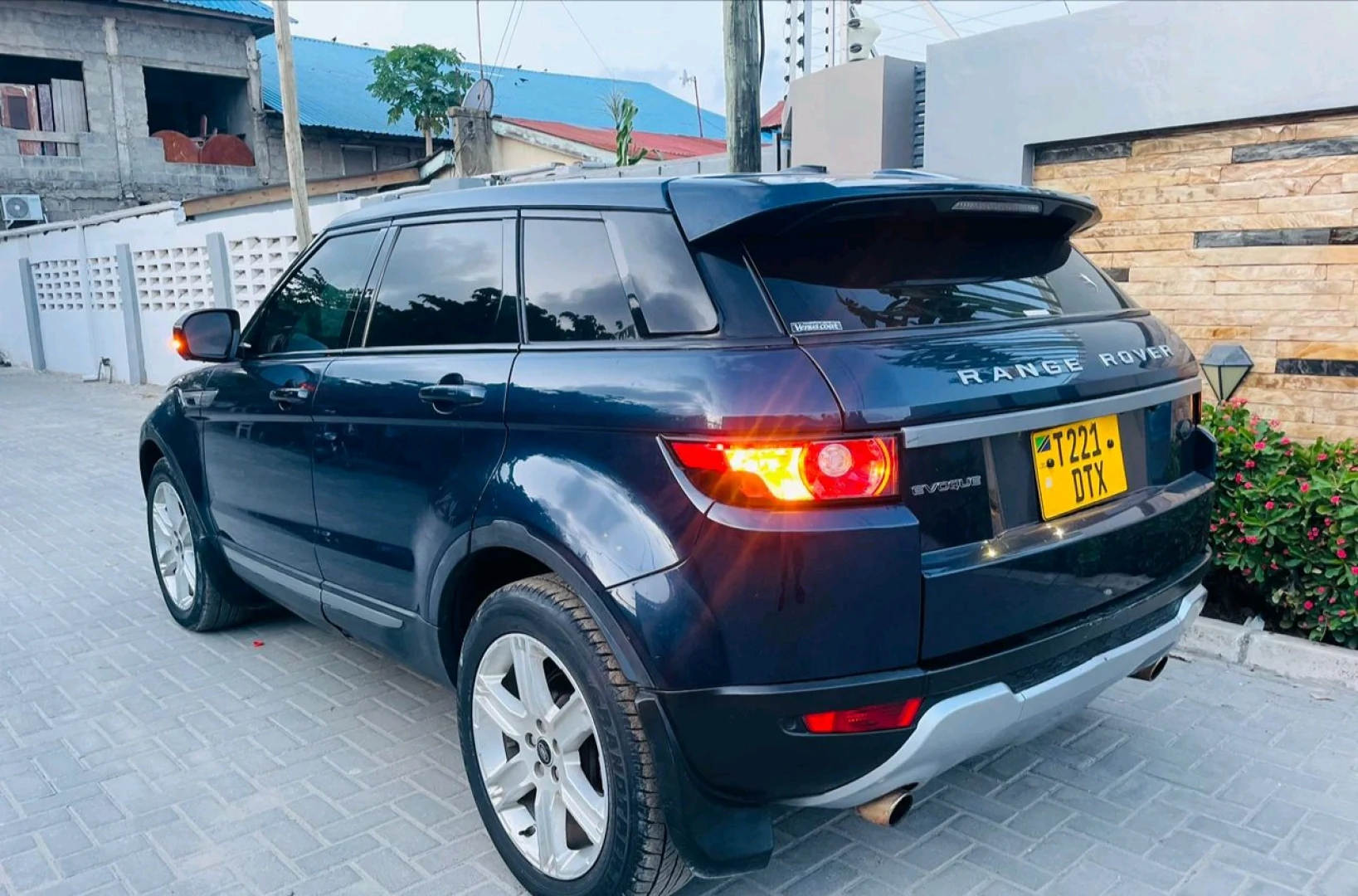 Range Rover Evoque 2013 Quick Sale DTX thumbnail 2